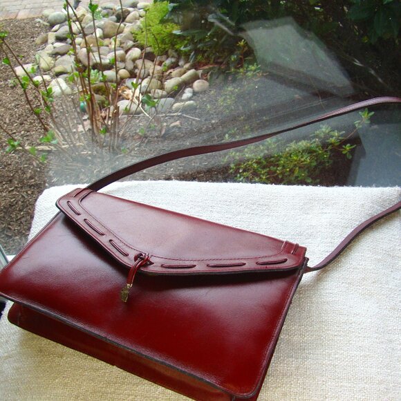 Etienne Aigner Handbags - Etienne Aigner Vintage burgundy Leather Shoulder bag